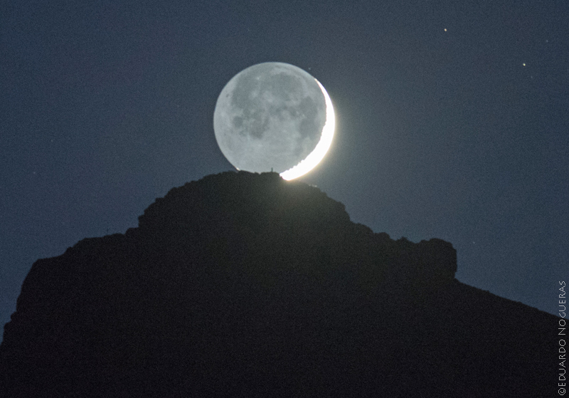 La luna cenicienta